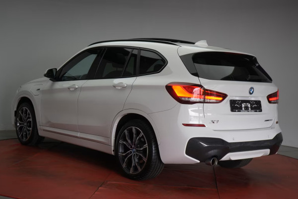 BMW X1 xDrive25e M-SPORT ** LED, NAVI+, PANORAMA, 19-inch LMV, TREKH, PRIVACY ** UNFALLFREI - Vol.Dealer Onderh.** ** INFORMEER OOK NAAR ONZE AANTREKKELIJKE FINANCIAL-LEASE TARIEVEN **