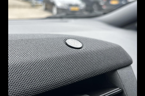 Ford Puma 1.0 EcoBoost Hybrid ST-Line X | SCI | 155pk Automaat | Panoramadak | Afneembare trekhaak | Winter Pack | Adaptive cruise control | 360 graden camera | Bang&Olufsen | Elektrsiche achterklep | Matrix LED