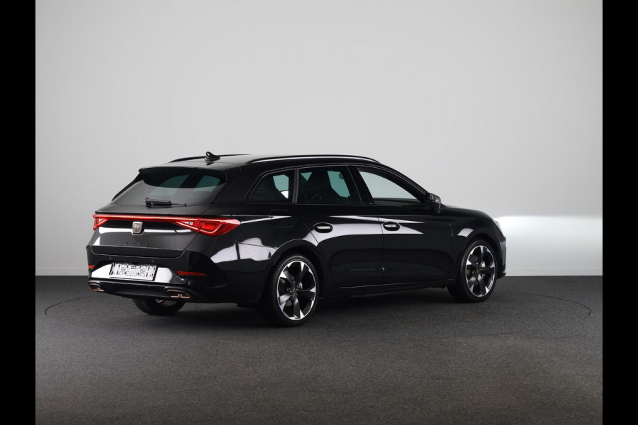 CUPRA Leon Sportstourer 1.4 TSI eHybrid PHEV FR Business Intense 204 pk Automaat | Navigatie | Parkeersensoren (Park assist) | Achteruitrijcamera | Adaptieve cruise control | Stoelverwarming |