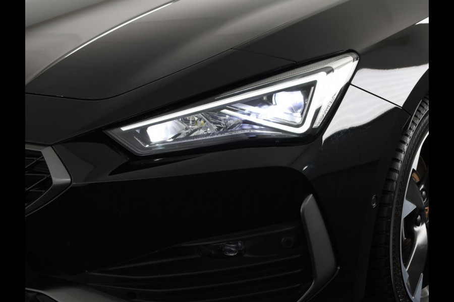 CUPRA Leon Sportstourer 1.4 TSI eHybrid PHEV FR Business Intense 204 pk Automaat | Navigatie | Parkeersensoren (Park assist) | Achteruitrijcamera | Adaptieve cruise control | Stoelverwarming |
