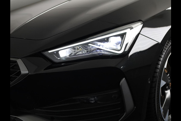 CUPRA Leon Sportstourer 1.4 TSI eHybrid PHEV FR Business Intense 204 pk Automaat | Navigatie | Parkeersensoren (Park assist) | Achteruitrijcamera | Adaptieve cruise control | Stoelverwarming |