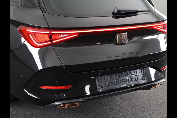 CUPRA Leon Sportstourer 1.4 TSI eHybrid PHEV FR Business Intense 204 pk Automaat | Navigatie | Parkeersensoren (Park assist) | Achteruitrijcamera | Adaptieve cruise control | Stoelverwarming |