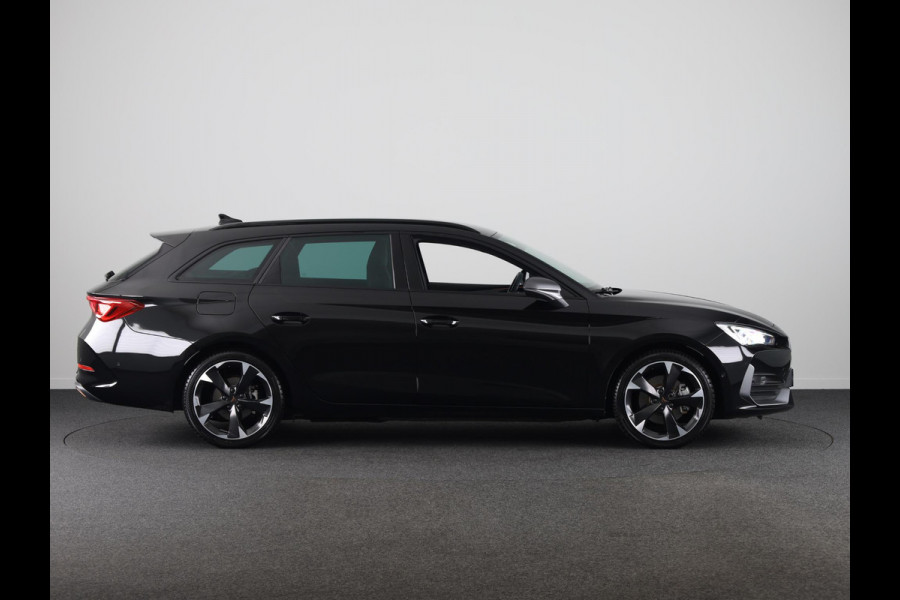 CUPRA Leon Sportstourer 1.4 TSI eHybrid PHEV FR Business Intense 204 pk Automaat | Navigatie | Parkeersensoren (Park assist) | Achteruitrijcamera | Adaptieve cruise control | Stoelverwarming |