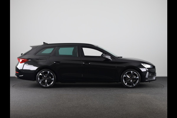 CUPRA Leon Sportstourer 1.4 TSI eHybrid PHEV FR Business Intense 204 pk Automaat | Navigatie | Parkeersensoren (Park assist) | Achteruitrijcamera | Adaptieve cruise control | Stoelverwarming |