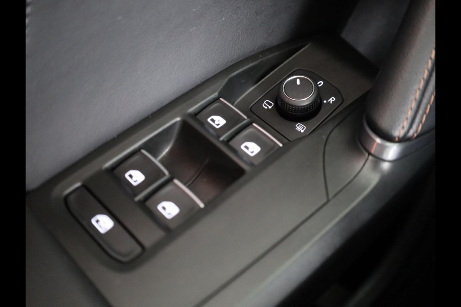 CUPRA Leon Sportstourer 1.4 TSI eHybrid PHEV FR Business Intense 204 pk Automaat | Navigatie | Parkeersensoren (Park assist) | Achteruitrijcamera | Adaptieve cruise control | Stoelverwarming |