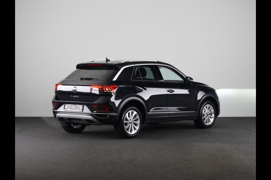 Volkswagen T-Roc 1.5 TSI Style 150 PK DSG | Private lease vanaf € 609,- pm | Trekhaak afneembaar | Navigatie | Stoel verwarming en massage | Leer/Alcantara |