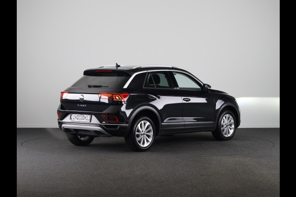Volkswagen T-Roc 1.5 TSI Style 150 PK DSG | Private lease vanaf € 609,- pm | Trekhaak afneembaar | Navigatie | Stoel verwarming en massage | Leer/Alcantara |