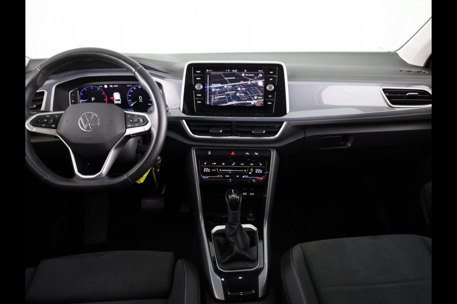 Volkswagen T-Roc 1.5 TSI Style 150 PK DSG | Private lease vanaf € 609,- pm | Trekhaak afneembaar | Navigatie | Stoel verwarming en massage | Leer/Alcantara |