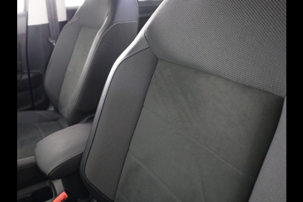 Volkswagen T-Roc 1.5 TSI Style 150 PK DSG | Private lease vanaf € 609,- pm | Trekhaak afneembaar | Navigatie | Stoel verwarming en massage | Leer/Alcantara |