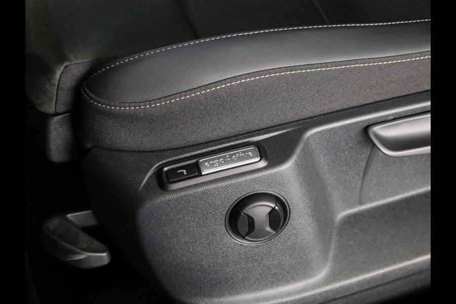 Volkswagen T-Roc 1.5 TSI Style 150 PK DSG | Private lease vanaf € 609,- pm | Trekhaak afneembaar | Navigatie | Stoel verwarming en massage | Leer/Alcantara |