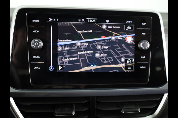 Volkswagen T-Roc 1.5 TSI Style 150 PK DSG | Private lease vanaf € 609,- pm | Trekhaak afneembaar | Navigatie | Stoel verwarming en massage | Leer/Alcantara |