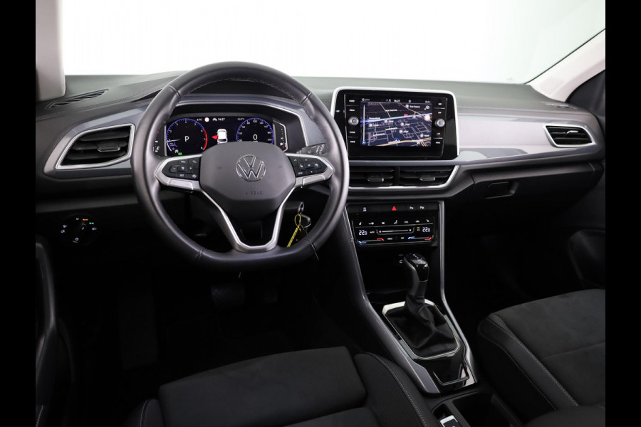 Volkswagen T-Roc 1.5 TSI Style 150 PK DSG | Private lease vanaf € 609,- pm | Trekhaak afneembaar | Navigatie | Stoel verwarming en massage | Leer/Alcantara |