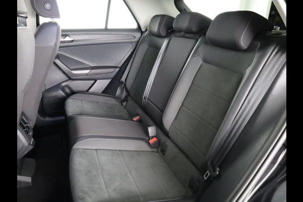 Volkswagen T-Roc 1.5 TSI Style 150 PK DSG | Private lease vanaf € 609,- pm | Trekhaak afneembaar | Navigatie | Stoel verwarming en massage | Leer/Alcantara |