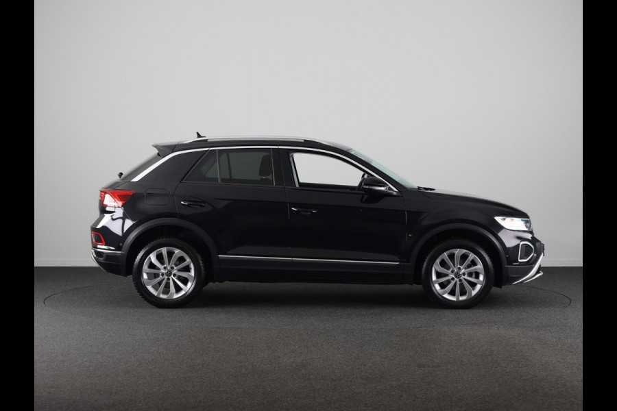Volkswagen T-Roc 1.5 TSI Style 150 PK DSG | Private lease vanaf € 609,- pm | Trekhaak afneembaar | Navigatie | Stoel verwarming en massage | Leer/Alcantara |