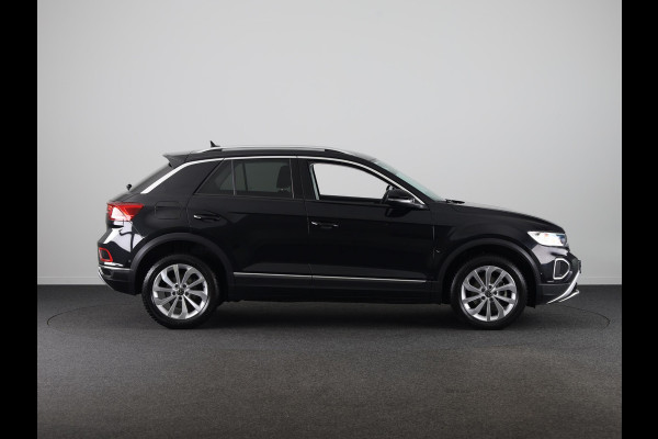 Volkswagen T-Roc 1.5 TSI Style 150 PK DSG | Private lease vanaf € 609,- pm | Trekhaak afneembaar | Navigatie | Stoel verwarming en massage | Leer/Alcantara |