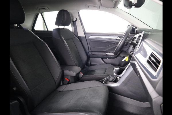 Volkswagen T-Roc 1.5 TSI Style 150 PK DSG | Private lease vanaf € 609,- pm | Trekhaak afneembaar | Navigatie | Stoel verwarming en massage | Leer/Alcantara |