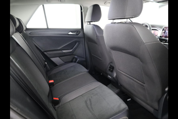 Volkswagen T-Roc 1.5 TSI Style 150 PK DSG | Private lease vanaf € 609,- pm | Trekhaak afneembaar | Navigatie | Stoel verwarming en massage | Leer/Alcantara |