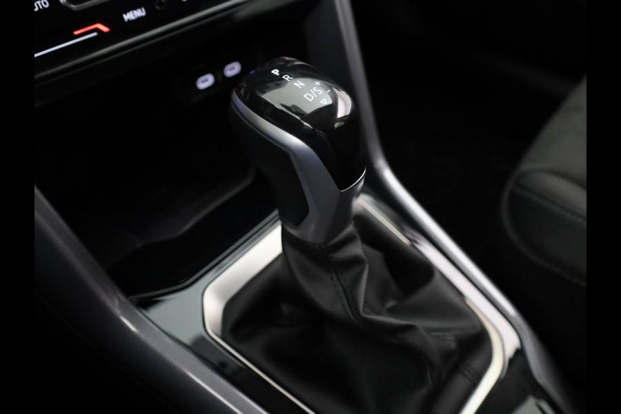 Volkswagen T-Roc 1.5 TSI Style 150 PK DSG | Private lease vanaf € 609,- pm | Trekhaak afneembaar | Navigatie | Stoel verwarming en massage | Leer/Alcantara |