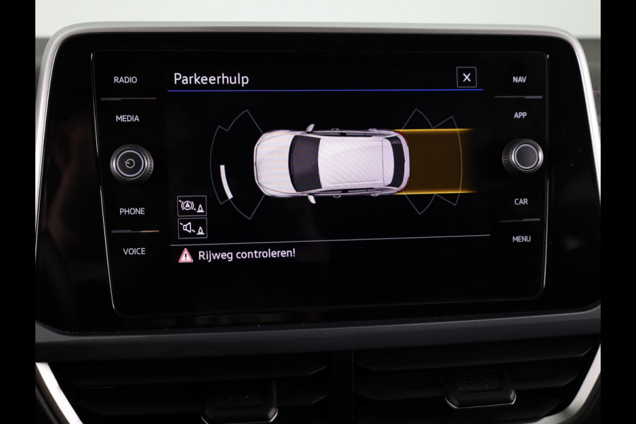 Volkswagen T-Roc 1.5 TSI Style 150 PK DSG | Private lease vanaf € 609,- pm | Trekhaak afneembaar | Navigatie | Stoel verwarming en massage | Leer/Alcantara |