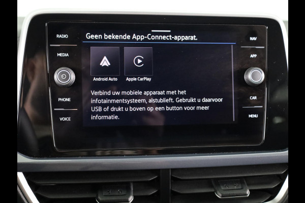 Volkswagen T-Roc 1.5 TSI Style 150 PK DSG | Private lease vanaf € 609,- pm | Trekhaak afneembaar | Navigatie | Stoel verwarming en massage | Leer/Alcantara |