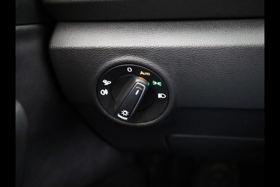 Volkswagen T-Roc 1.5 TSI Style 150 PK DSG | Private lease vanaf € 609,- pm | Trekhaak afneembaar | Navigatie | Stoel verwarming en massage | Leer/Alcantara |