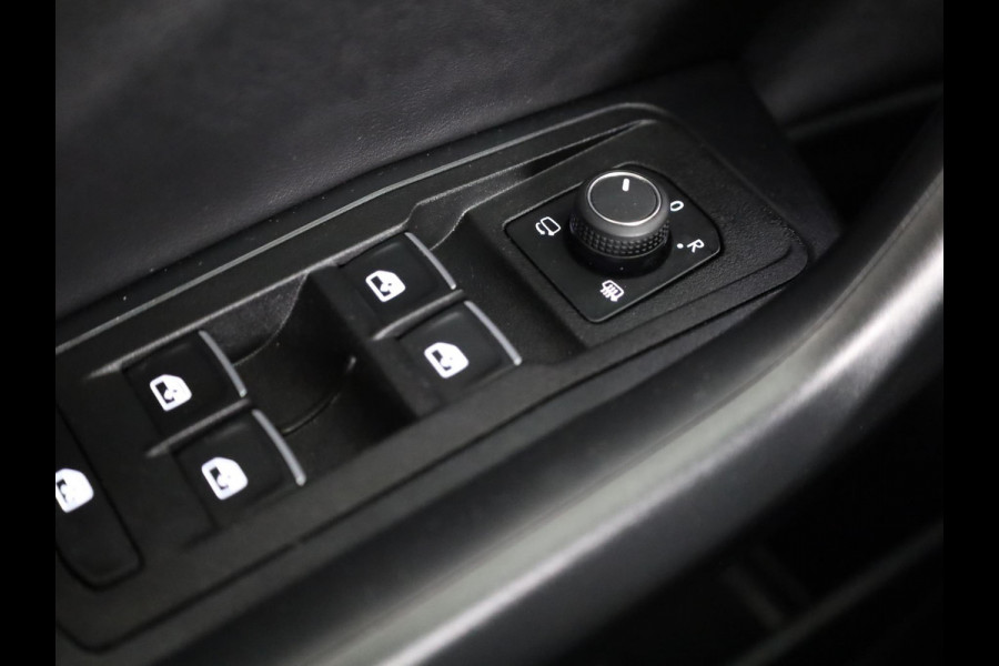 Volkswagen T-Roc 1.5 TSI Style 150 PK DSG | Private lease vanaf € 609,- pm | Trekhaak afneembaar | Navigatie | Stoel verwarming en massage | Leer/Alcantara |