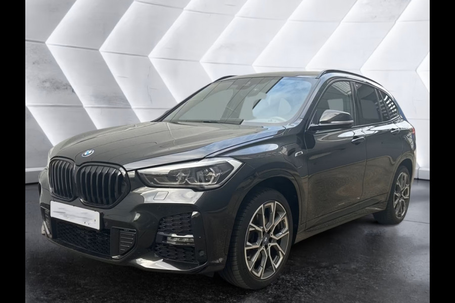 BMW X1 xDrive25e M-SPORT ** LED, NAVI+, PANORAMA, MEM, 19-inch LMV, H&K, HuD ** UNFALLFREI - Vol.Dealer Onderh.** ** INFORMEER OOK NAAR ONZE AANTREKKELIJKE FINANCIAL-LEASE TARIEVEN **