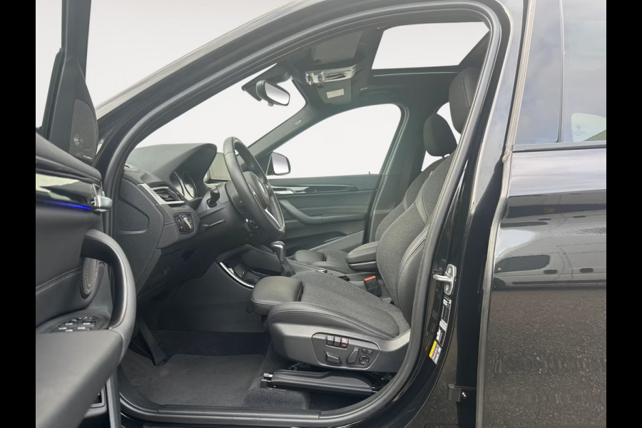 BMW X1 xDrive25e M-SPORT ** LED, NAVI+, PANORAMA, MEM, 19-inch LMV, H&K, HuD ** UNFALLFREI - Vol.Dealer Onderh.** ** INFORMEER OOK NAAR ONZE AANTREKKELIJKE FINANCIAL-LEASE TARIEVEN **