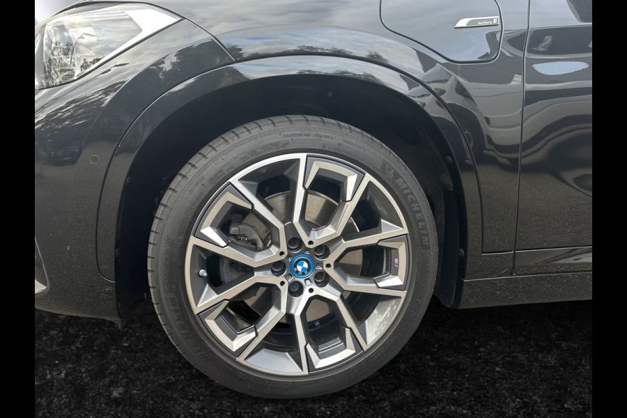 BMW X1 xDrive25e M-SPORT ** LED, NAVI+, PANORAMA, MEM, 19-inch LMV, H&K, HuD ** UNFALLFREI - Vol.Dealer Onderh.** ** INFORMEER OOK NAAR ONZE AANTREKKELIJKE FINANCIAL-LEASE TARIEVEN **