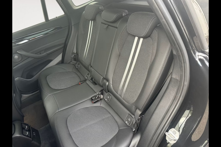 BMW X1 xDrive25e M-SPORT ** LED, NAVI+, PANORAMA, MEM, 19-inch LMV, H&K, HuD ** UNFALLFREI - Vol.Dealer Onderh.** ** INFORMEER OOK NAAR ONZE AANTREKKELIJKE FINANCIAL-LEASE TARIEVEN **