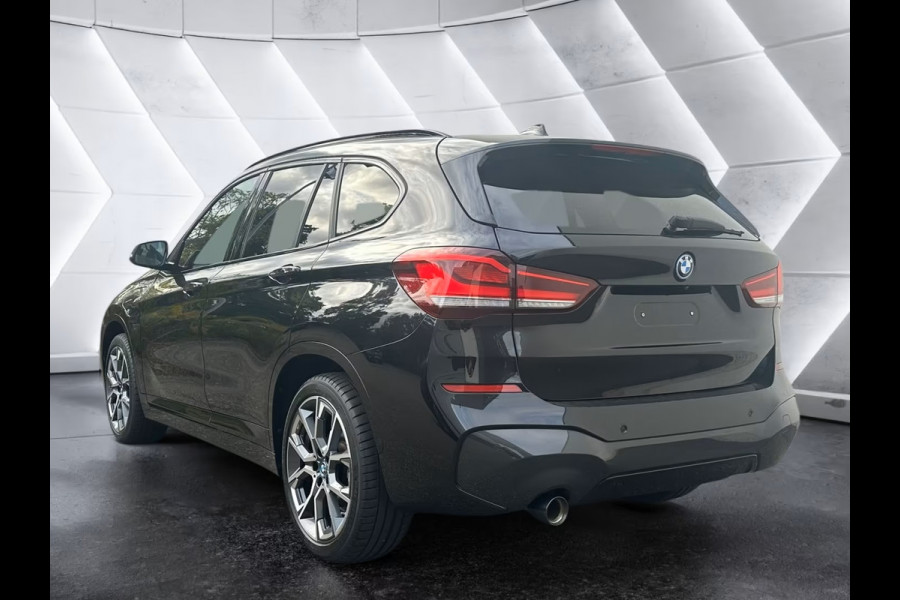 BMW X1 xDrive25e M-SPORT ** LED, NAVI+, PANORAMA, MEM, 19-inch LMV, H&K, HuD ** UNFALLFREI - Vol.Dealer Onderh.** ** INFORMEER OOK NAAR ONZE AANTREKKELIJKE FINANCIAL-LEASE TARIEVEN **