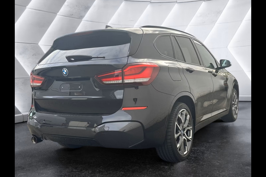 BMW X1 xDrive25e M-SPORT ** LED, NAVI+, PANORAMA, MEM, 19-inch LMV, H&K, HuD ** UNFALLFREI - Vol.Dealer Onderh.** ** INFORMEER OOK NAAR ONZE AANTREKKELIJKE FINANCIAL-LEASE TARIEVEN **