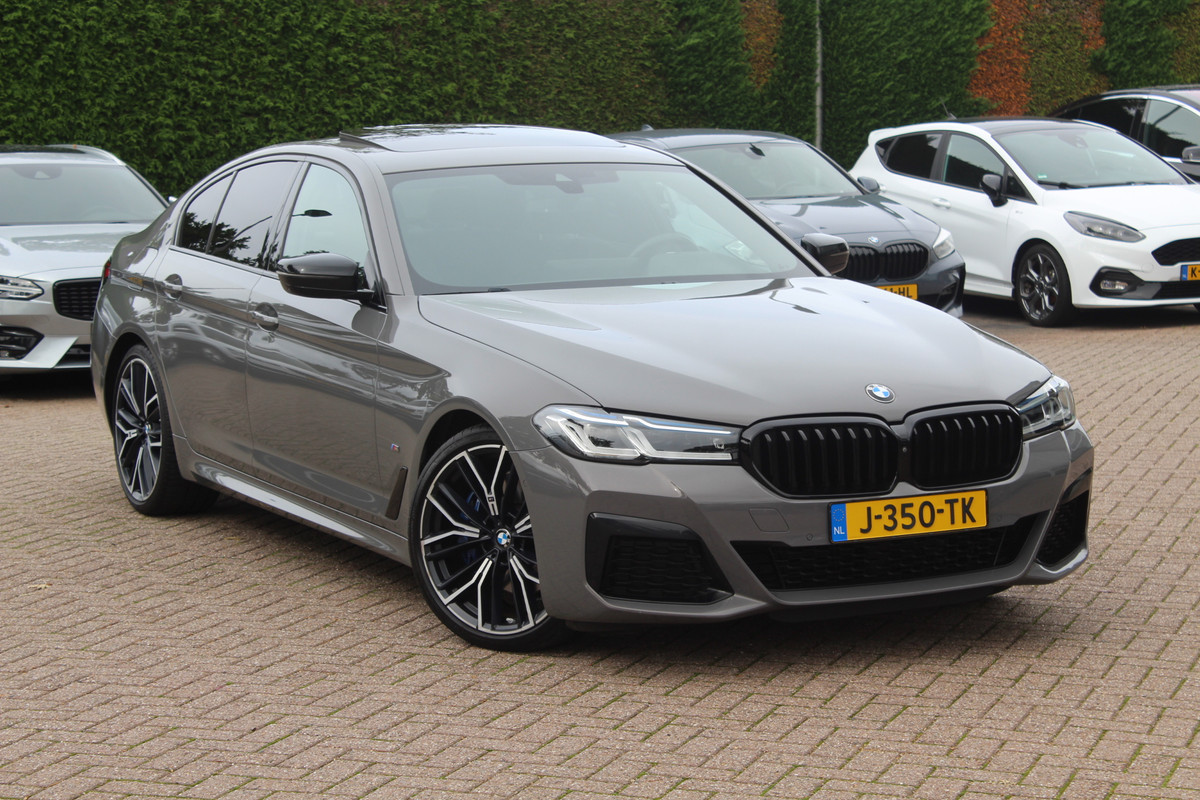BMW 5 Serie 530i High Executive Edition / Schuifdak / 360Camera / 20'' / Keyless / Laser LED / Harman Kardon / Leder / Navigatie / Stuurverwarming / Dodehoek /