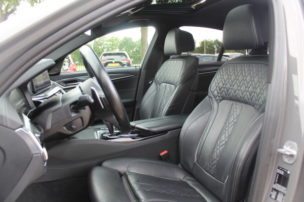 BMW 5 Serie 530i High Executive Edition / Schuifdak / 360Camera / 20'' / Keyless / Laser LED / Harman Kardon / Leder / Navigatie / Stuurverwarming / Dodehoek /