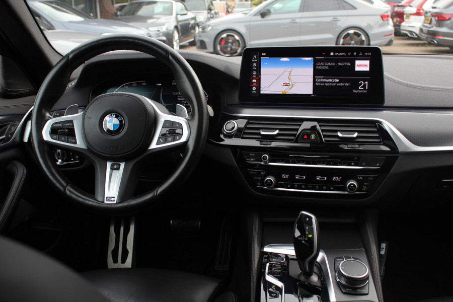 BMW 5 Serie 530i High Executive Edition / Schuifdak / 360Camera / 20'' / Keyless / Laser LED / Harman Kardon / Leder / Navigatie / Stuurverwarming / Dodehoek /