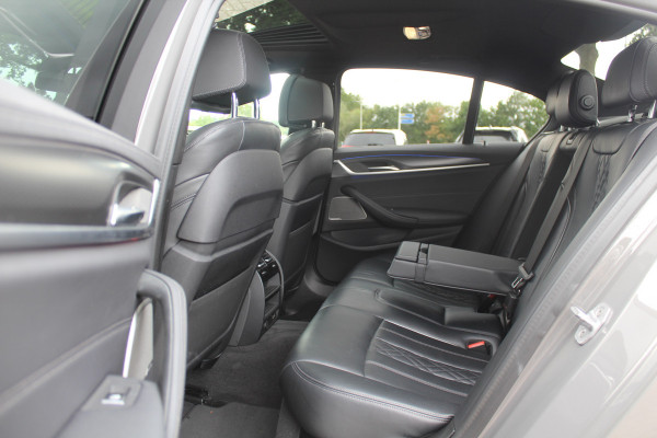 BMW 5 Serie 530i High Executive Edition / Schuifdak / 360Camera / 20'' / Keyless / Laser LED / Harman Kardon / Leder / Navigatie / Stuurverwarming / Dodehoek /