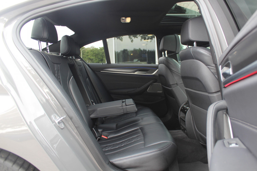 BMW 5 Serie 530i High Executive Edition / Schuifdak / 360Camera / 20'' / Keyless / Laser LED / Harman Kardon / Leder / Navigatie / Stuurverwarming / Dodehoek /