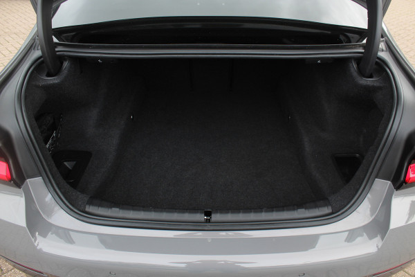 BMW 5 Serie 530i High Executive Edition / Schuifdak / 360Camera / 20'' / Keyless / Laser LED / Harman Kardon / Leder / Navigatie / Stuurverwarming / Dodehoek /
