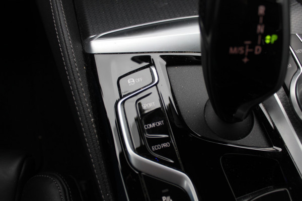 BMW 5 Serie 530i High Executive Edition / Schuifdak / 360Camera / 20'' / Keyless / Laser LED / Harman Kardon / Leder / Navigatie / Stuurverwarming / Dodehoek /