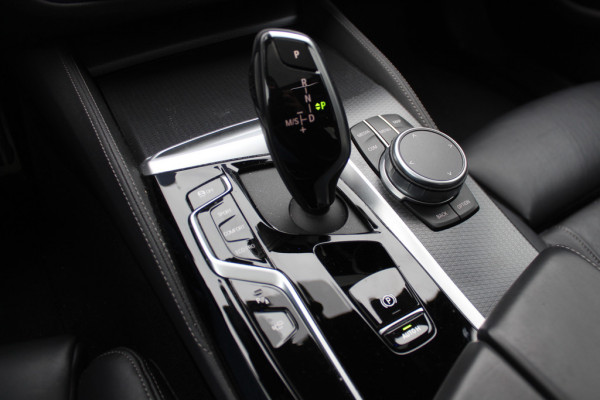 BMW 5 Serie 530i High Executive Edition / Schuifdak / 360Camera / 20'' / Keyless / Laser LED / Harman Kardon / Leder / Navigatie / Stuurverwarming / Dodehoek /