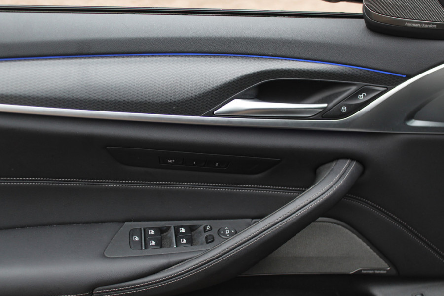 BMW 5 Serie 530i High Executive Edition / Schuifdak / 360Camera / 20'' / Keyless / Laser LED / Harman Kardon / Leder / Navigatie / Stuurverwarming / Dodehoek /