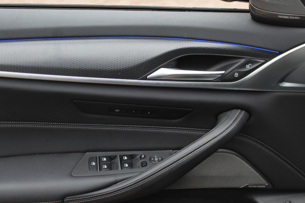 BMW 5 Serie 530i High Executive Edition / Schuifdak / 360Camera / 20'' / Keyless / Laser LED / Harman Kardon / Leder / Navigatie / Stuurverwarming / Dodehoek /
