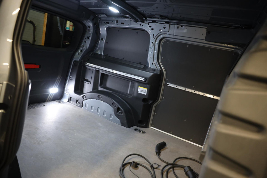 Volkswagen ID. Buzz Cargo 77 kWh / Acc / AUT / Camera / 3 Zits / Schuifdeur / Elek Pakket / Pdc / Led / MAXTON