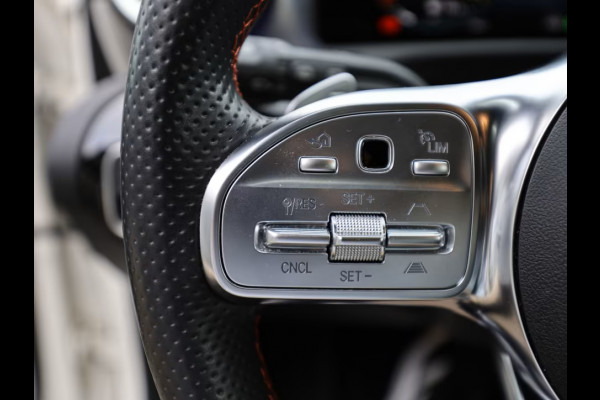 Mercedes-Benz A-Klasse 250e AMG ** LED, MBUX+, DISTRONIC, PANORAMA, 2 zone AIRCO, 19-inch LMV, NIGHT ** 1e EIG - UNFALLFREI ** ** INFORMEER OOK NAAR ONZE AANTREKKELIJKE FINANCIAL-LEASE TARIEVEN **