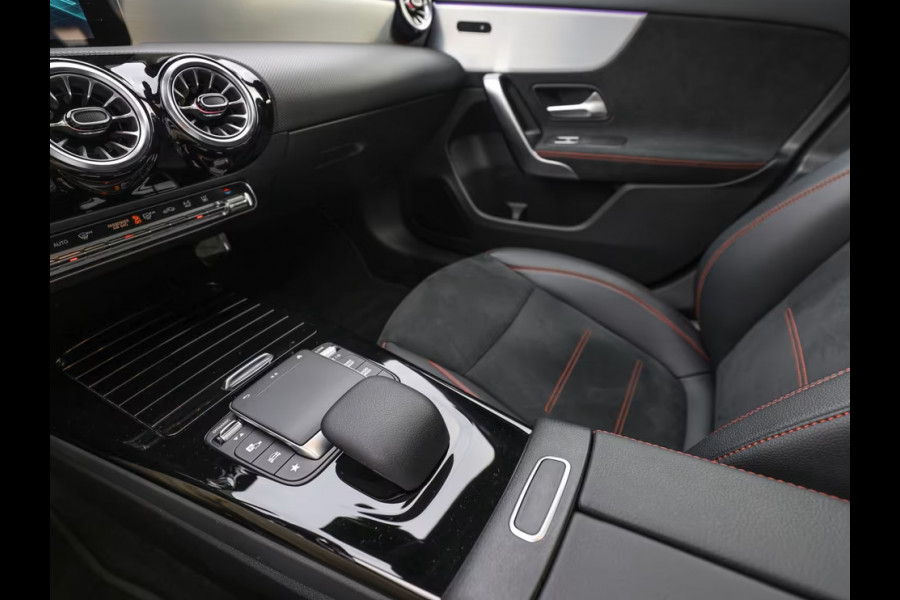 Mercedes-Benz A-Klasse 250e AMG ** LED, MBUX+, DISTRONIC, PANORAMA, 2 zone AIRCO, 19-inch LMV, NIGHT ** 1e EIG - UNFALLFREI ** ** INFORMEER OOK NAAR ONZE AANTREKKELIJKE FINANCIAL-LEASE TARIEVEN **