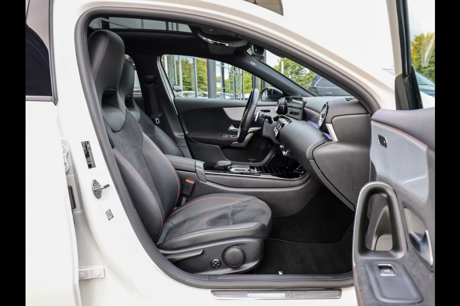Mercedes-Benz A-Klasse 250e AMG ** LED, MBUX+, DISTRONIC, PANORAMA, 2 zone AIRCO, 19-inch LMV, NIGHT ** 1e EIG - UNFALLFREI ** ** INFORMEER OOK NAAR ONZE AANTREKKELIJKE FINANCIAL-LEASE TARIEVEN **