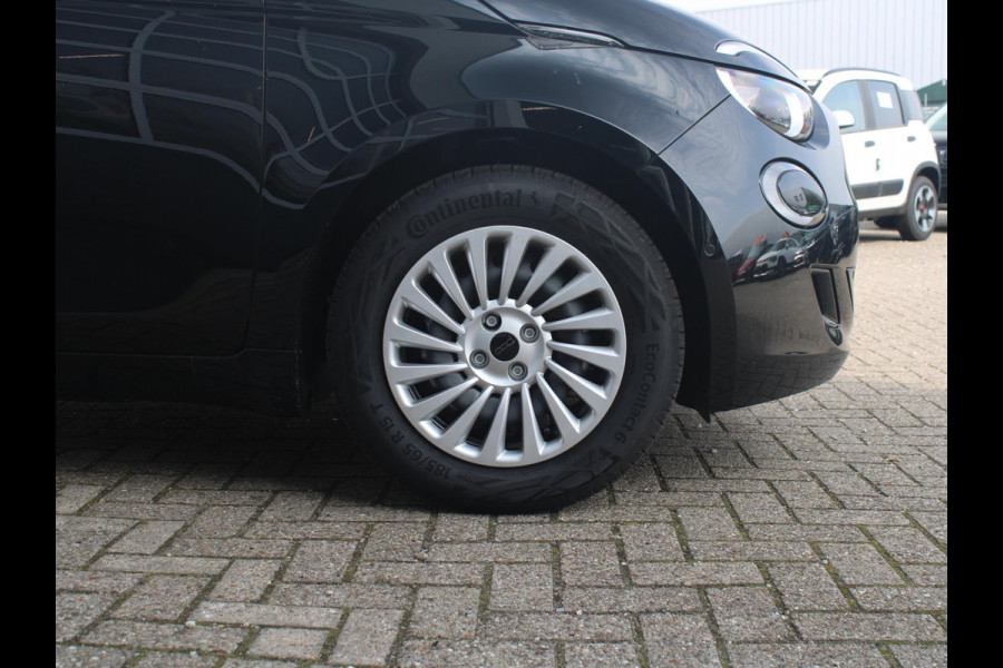 Fiat 500E 42 kWh | Camera | Keyless | PDC | BSM | Clima | Cruise | Apple Carplay