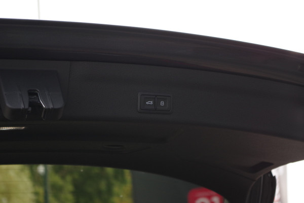 Audi A6 Avant 55 TFSI e Quattro Pro Line S-Line Competition 367 PK PHEV, Panoramadak, Trekhaak, Matrix LED, 360 Camera