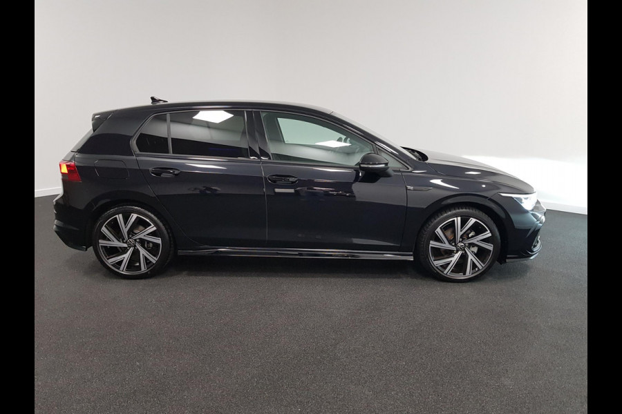 Volkswagen Golf 1.5 eTSI 150pk DSG R-Line | DEMO ! | Climate Control | Camera | Parkeer sensoren | Led+IQ light | 18"Lichtmetalen Velgen | Trekhaak | Winter pakket | Digitale Cockpit