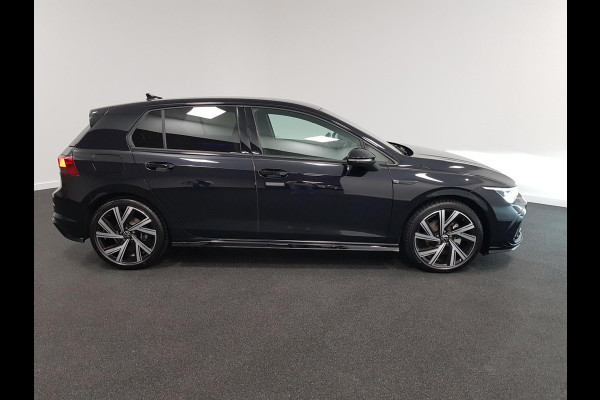 Volkswagen Golf 1.5 eTSI 150pk DSG R-Line | DEMO ! | Climate Control | Camera | Parkeer sensoren | Led+IQ light | 18"Lichtmetalen Velgen | Trekhaak | Winter pakket | Digitale Cockpit
